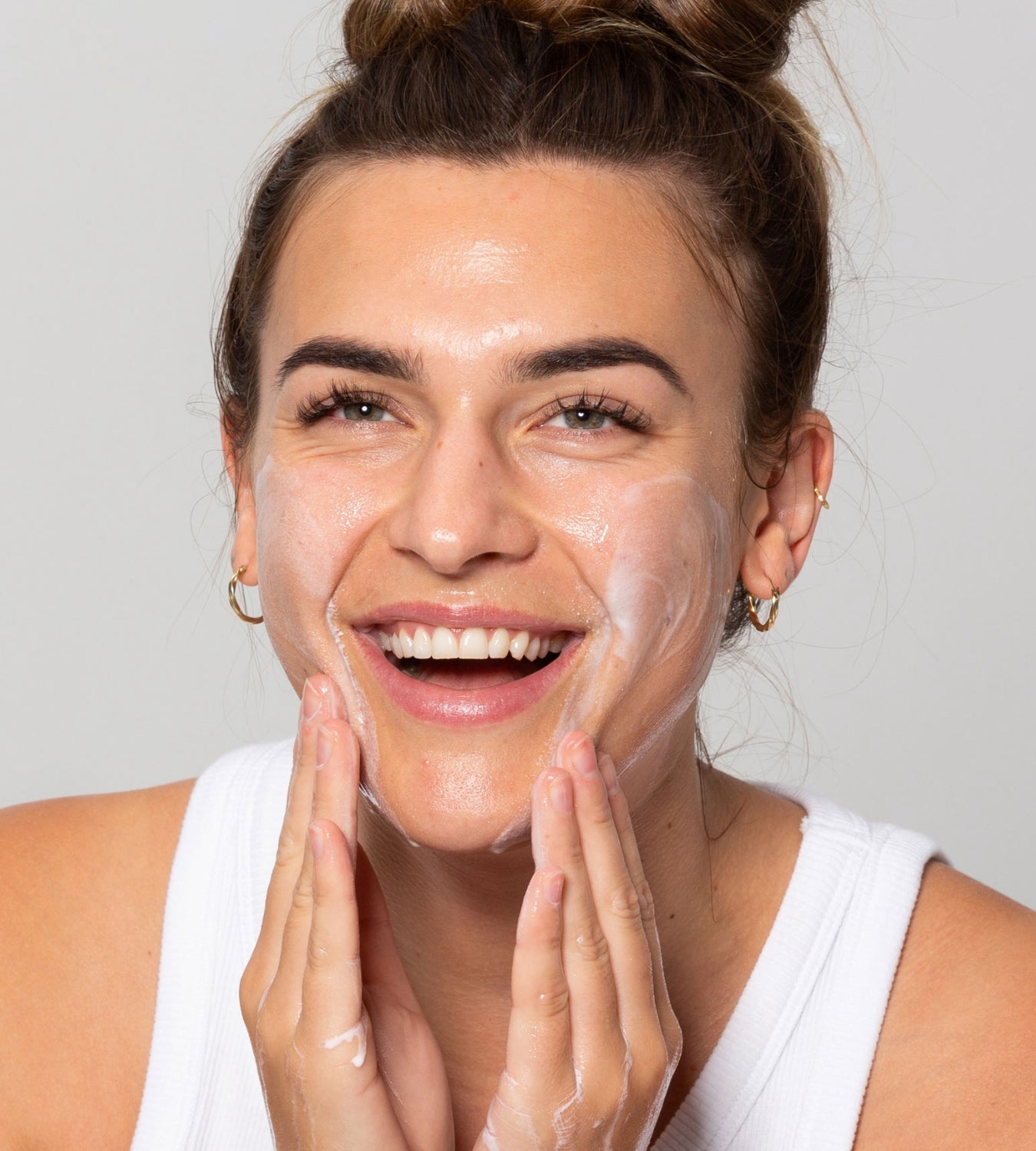 What’s the difference between physical and chemical exfoliation?